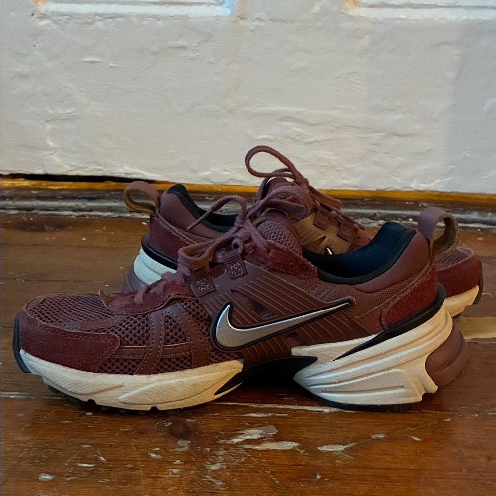 Nike Women's Burgundy Athletic Shoes with Cream Details - Picture 3 of 5